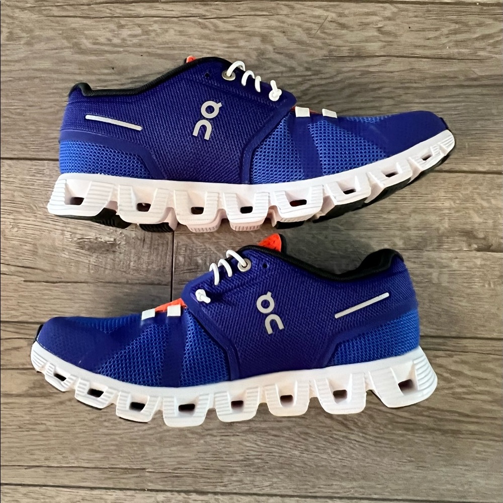 On Cloud 5 running shoe, brand new